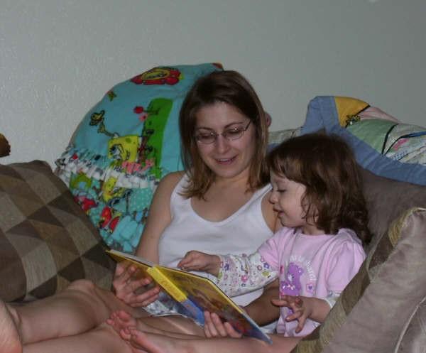 Aunt Cari reading to Lily
